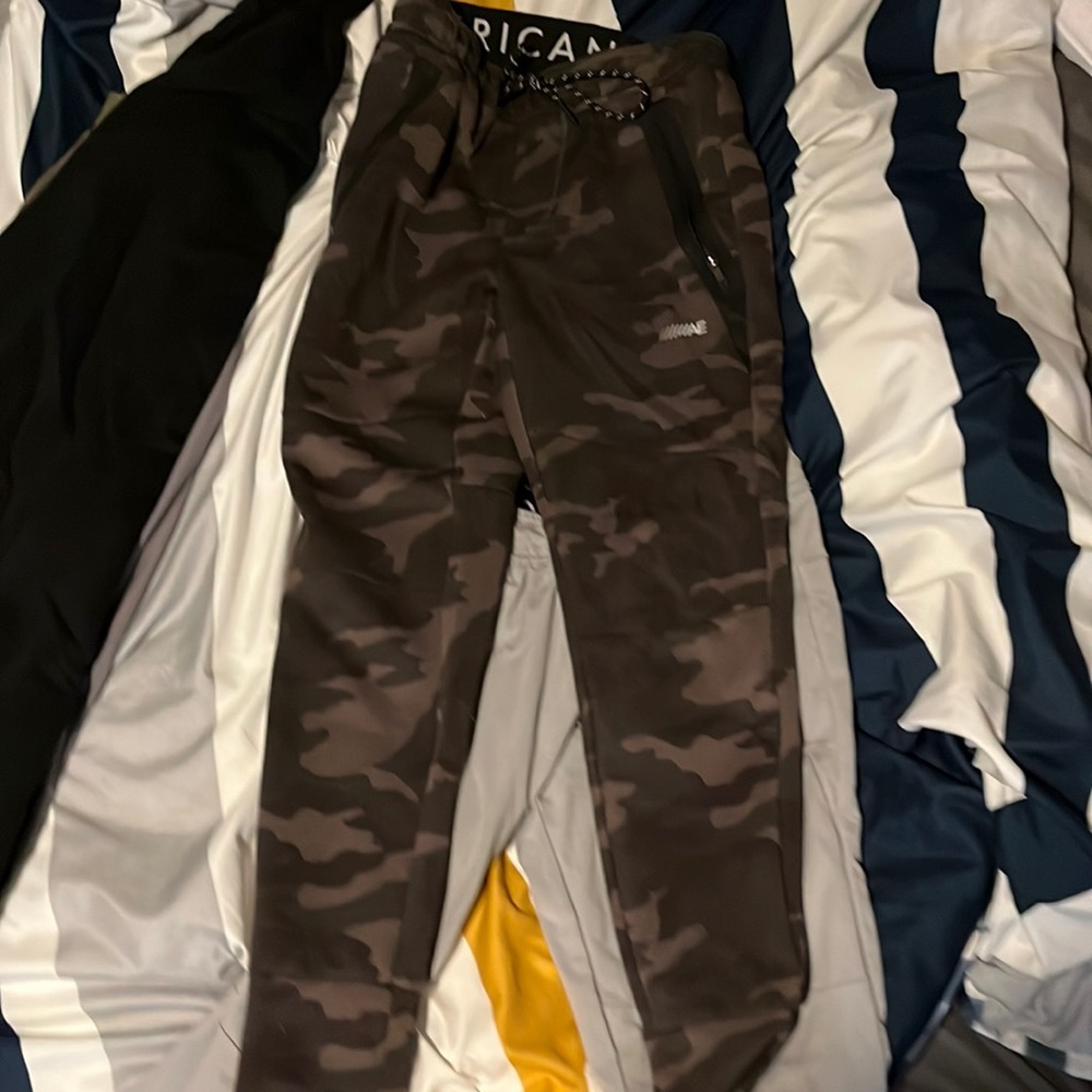 Camo American eagle joggers